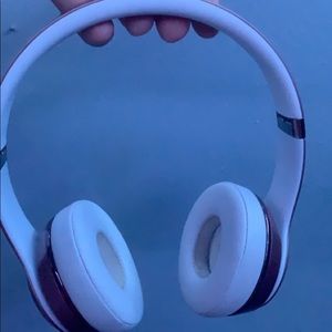 Beats solo 3 rose gold